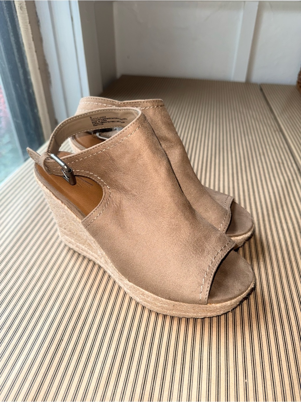 Universal Thread Tan Suede Peep-Toe Wedge Sandals - Picture 1 of 6